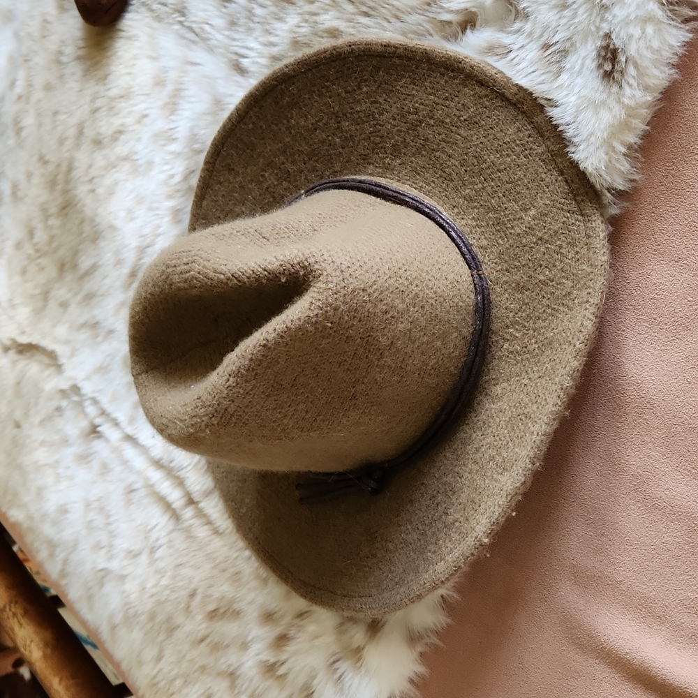 Universal Thread hat